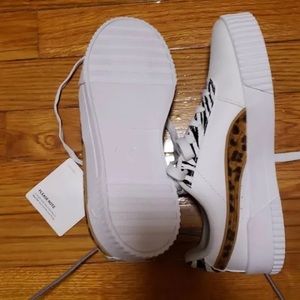 New With Tags — Puma Carina Animal Mix Sneaker
Size 7.5